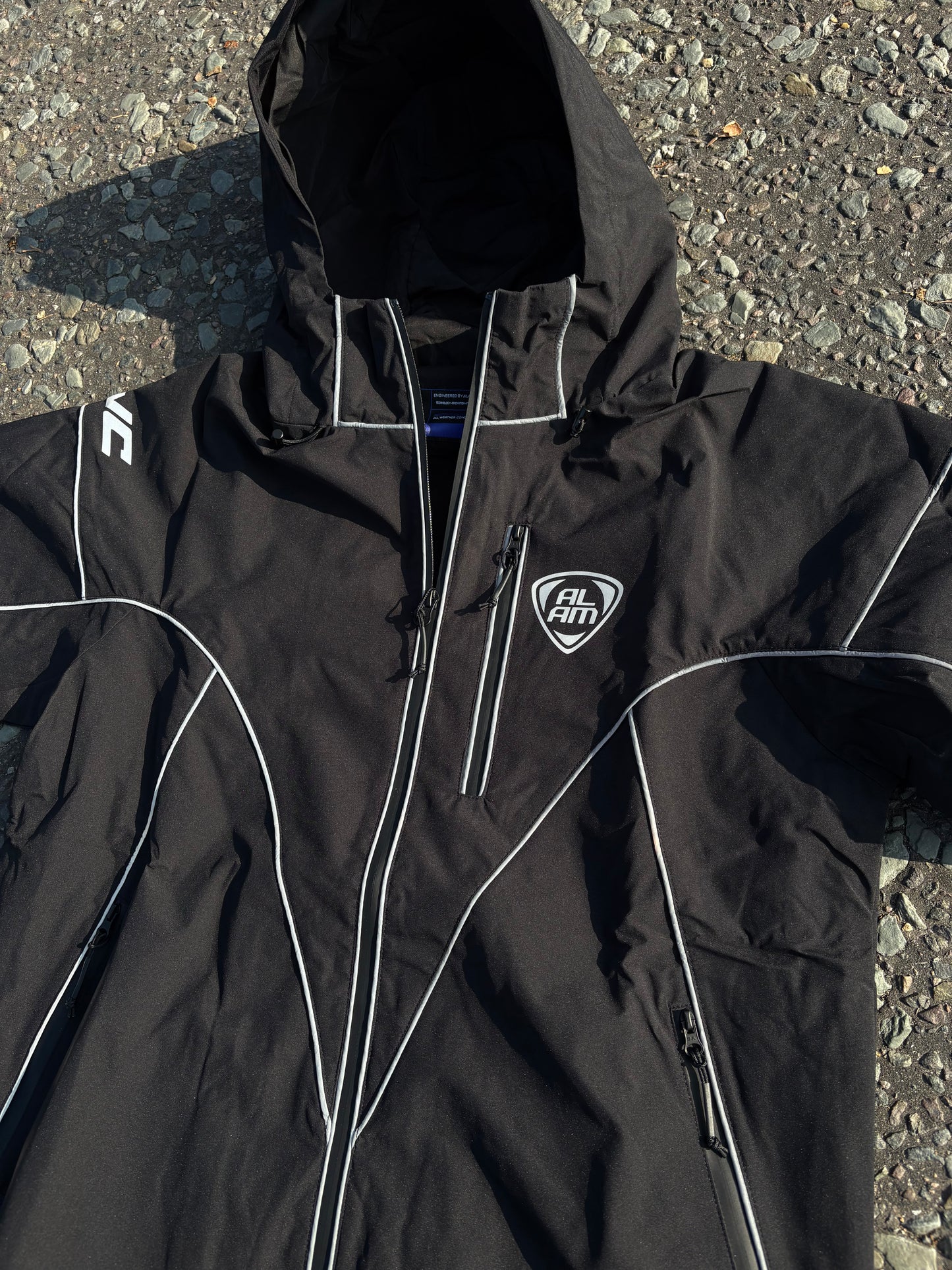 ALAM TECH SHELL JACKET BLACK
