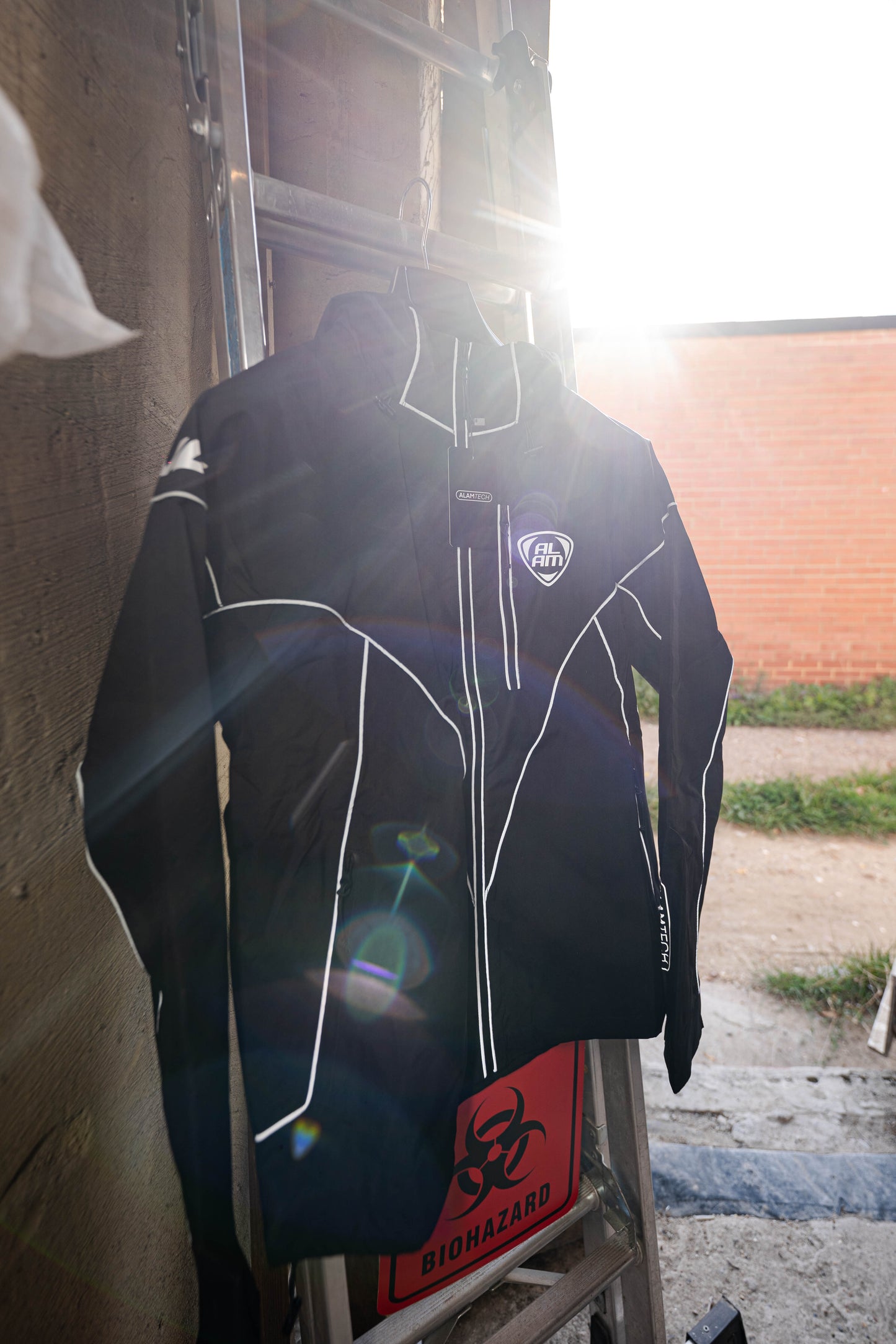 ALAM TECH SHELL JACKET BLACK